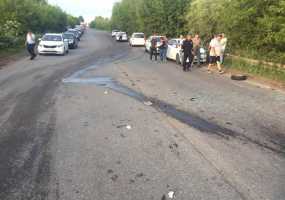 На "убитой" дороге около Нижнекамска произошло ДТП с несколькими пострадавшими