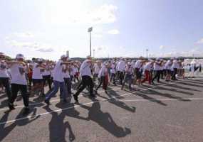 Более 2 тыс. человек приняли участие в тренировке по боксу на площади Тысячелетия в Казани