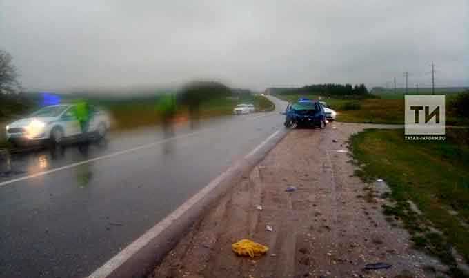 В Татарстане в ДТП погиб один человек, трое детей доставлены в больницу