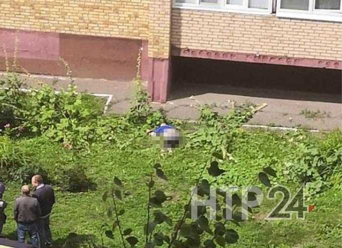 В Нижнекамске из окна собственной квартиры выпал пенсионер