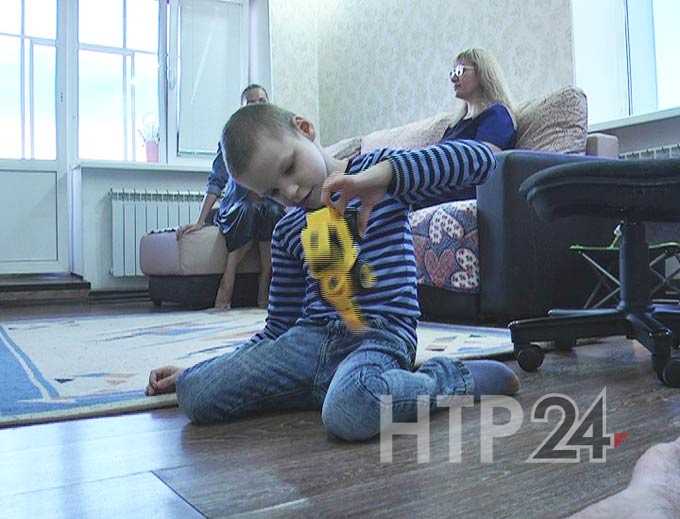 Телеканал НТР 24 помогает собрать в школу 8-летнего Богдана, страдающего ДЦП