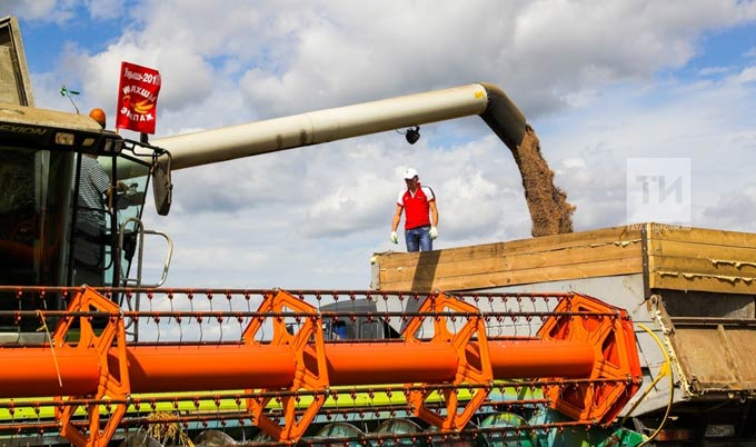 В Татарстане аграрии намолотили второй миллион тонн зерна нового урожая