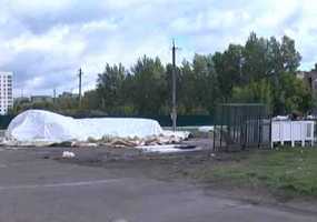 Сотрудники гастролирующего в Нижнекамске зоопарка, который унесло ветром, напали на журналистов НТР 24 - НТР 24