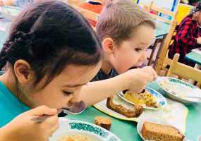 Что будет, если постоянно заставлять ребенка доедать пищу - НТР 24