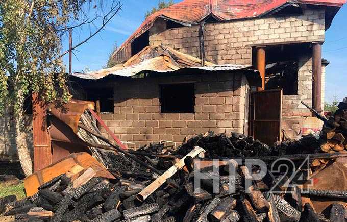 В Нижнекамском районе сгорел двухэтажный дом