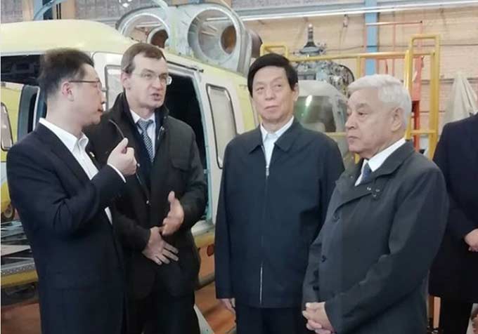 Глава законодательной власти Китая ознакомился со сборкой казанских вертолетов «Ансат»