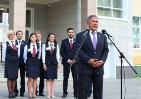 Рустам Минниханов рассказал Дмитрию Медведеву о новой школе Татарстана, где учатся 11 первых классов - НТР 24