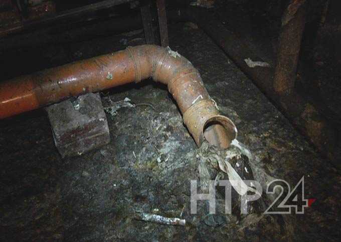 В Нижнекамске жители дома жалуются на зловонный запах и сырость в подвале