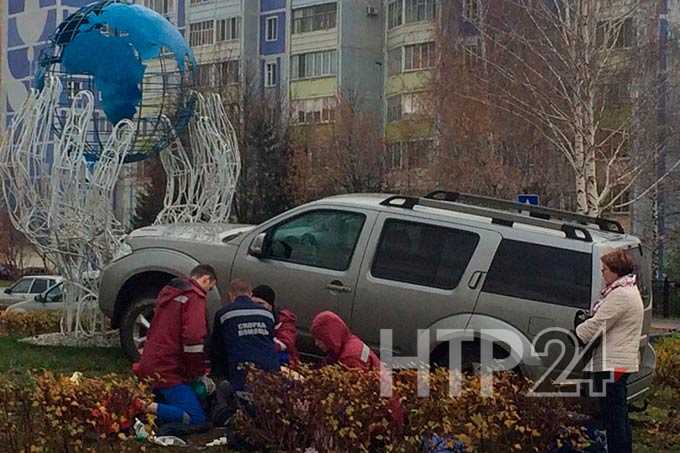 В Нижнекамске на пр.Мира водитель иномарки врезался в архитектурную конструкцию