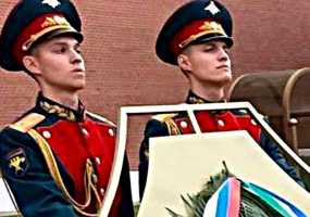 Выпускник НПК, служащий в почетном Кремлёвском карауле, передает привет преподавателям
