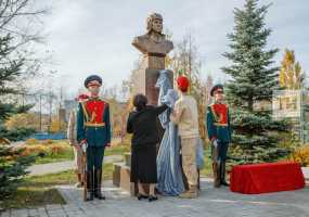 «Потомкам есть чему поучиться у Алексея Козина»: в Казани установили бюст Героя России - НТР 24