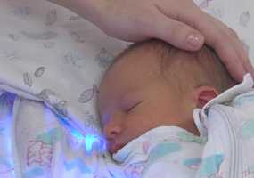 Около тысячи малообеспеченных семей из Нижнекамска получили деньги за первенцев - НТР 24