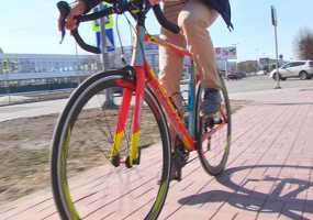 Российские автовладельцы, пытаясь экономить, пересаживаются на велосипеды - НТР 24