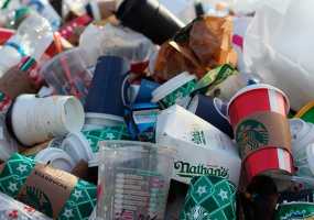 В Нижнекамске сын превратил квартиру матери, занимавшей высокий пост, в свалку - НТР 24