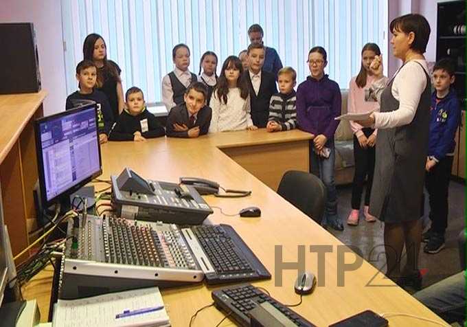 Нижнекамских телевизионщиков с профессиональным праздником поздравили воспитанники социального центра