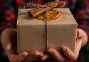 Когда лучше всего покупать новогодние подарки близким - НТР 24