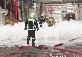 Появилось видео тушения пожара на заводе КГПТО в Нижнекамске - НТР 24