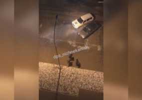 В Нижнекамске сотрудник ЧОП ударил подрезавшего машину охранников водителя по лицу