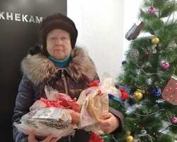 Подарки для детей и пожилых людей из Дома ветеранов, находящихся в сложной жизненной ситуации, принесла Тагзима Милицкая.