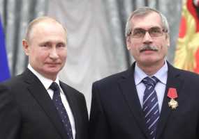 Слесаря команды «КАМАЗ-мастер» наградили орденом «За заслуги перед Отечеством» - НТР 24