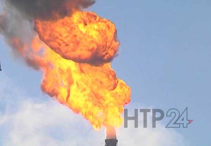 Нижнекамцев предупреждают о сильном горении факела над промышленной зоной