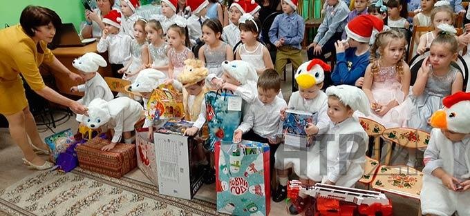 В Нижнекамске Дед Мороз исполнил мечты воспитанников приюта «Балкыш»