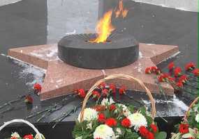 В Нижнекамске в День Неизвестного солдата вновь загорелся Вечный огонь