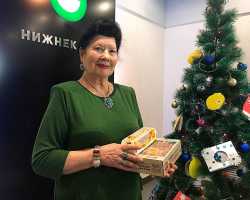 Земфира Рахимова, постоянный участник благотворительной  акции, в этом году вновь принесла сладости