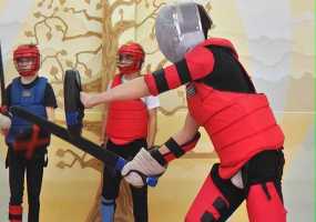 В Нижнекамске прошли средневековые бои на мечах и шпагах