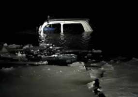 В Татарстане автомобиль с молодыми людьми ушел под воду