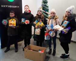 Ученики Красноключинской средней школы вместе с родителями и педагогами  купили целую коробку  сладостей