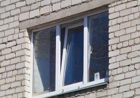 Суд оправдал парня, выбросившего младенца из окна   - НТР 24