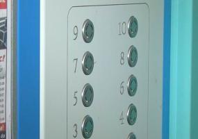 Мать оставила в подъезде ребенка, которого родила два часа назад - НТР 24