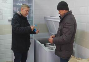 Перевозчики нефтепродуктов подарили приюту «Балкыш» холодильник