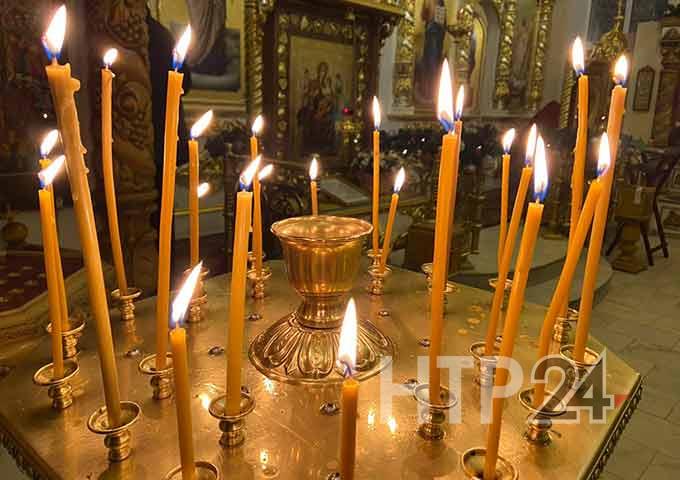 Тысячи жителей Нижнекамска встретили Рождество Христово в храмах