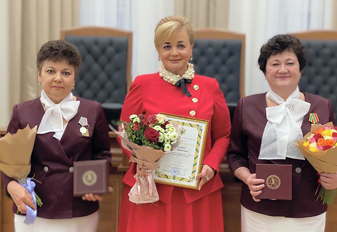 Специалистам нижнекамского ЗАГСа вручили почетные награды