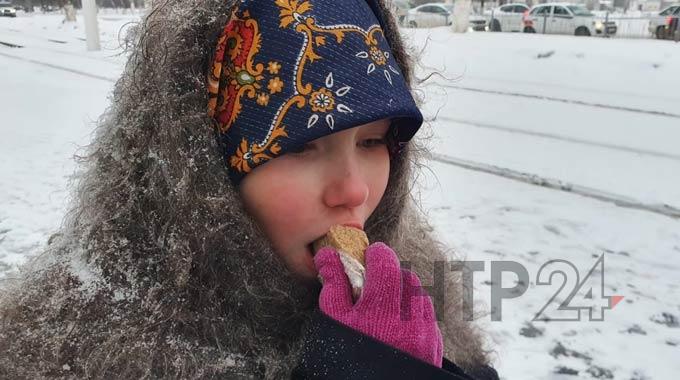 Нижнекамцев в День воинской славы России накормили блокадным хлебом