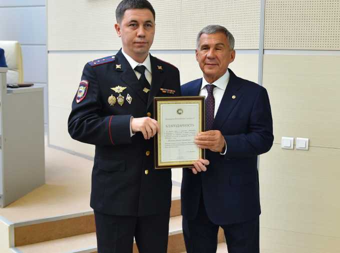 Нижнекамскому полицейскому вручили награду президента Татарстана