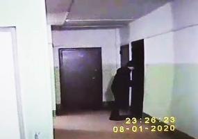 Нижнекамская полиция проводит проверку инцидента с подростками, дергающими дверные ручки