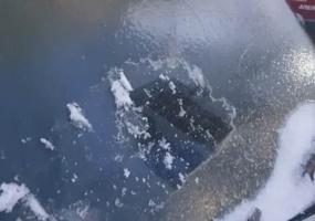 В Нижнекамске дороги из-за ледяного дождя превратились в каток