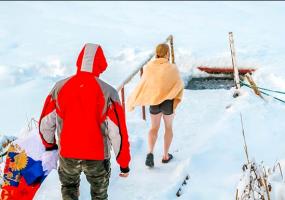 Экстремал обжегся в необычной крещенской купели - НТР 24