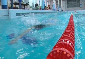 В аквапарке школьника засосало в слив бассейна - НТР 24