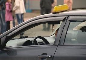 Таксист выпил 9 банок энергетика и умер за рулем - НТР 24