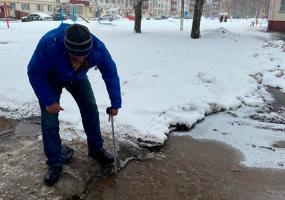 У нижнекамских водителей ломаются машины из-за замаскированных ям - НТР 24