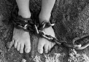 Преступник взял в заложники 20 детей - НТР 24