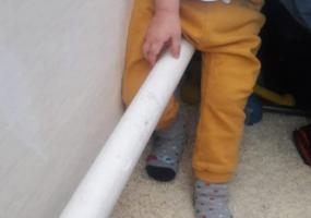 В Татарстане спасатели помогли девочке, нога которой застряла между горячей батареей и стеной - НТР 24