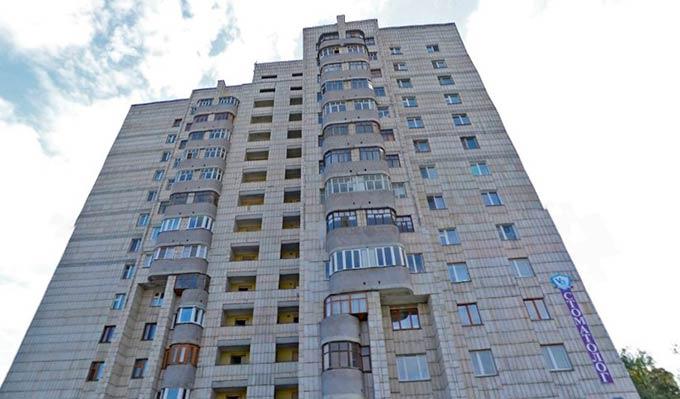 В Татарстане рабочий сорвался с многоэтажки