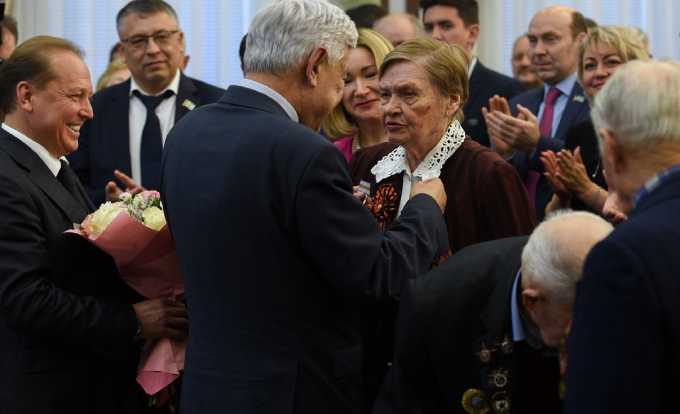Нижнекамским ветеранам вручили медали в честь 75-летия Победы