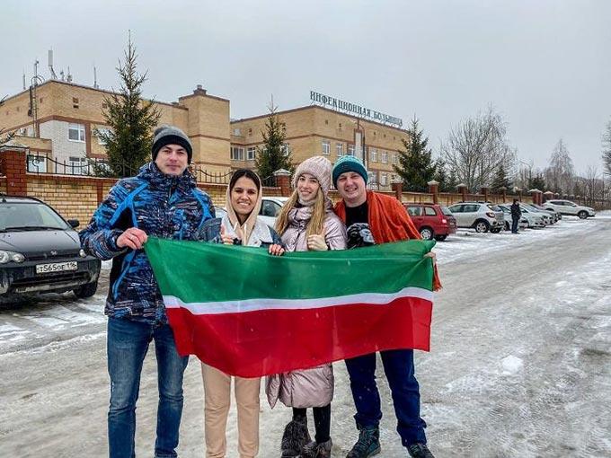 Татарстанские блогеры привезли подарки пациентам РКИБ с Diamond Princess