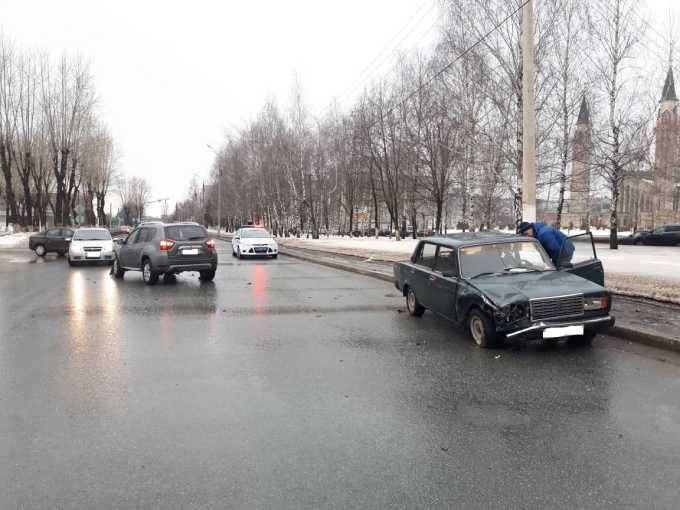 Водитель «Ниссан Террано» не уступил дорогу и устроил ДТП в Нижнекамске